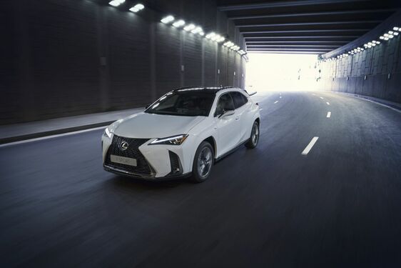 LEXUS UX 200 F SPORT DESIGN +. NOWA WERSJA NA POLSKI RYNEK Z WYSOKIM RABATEM